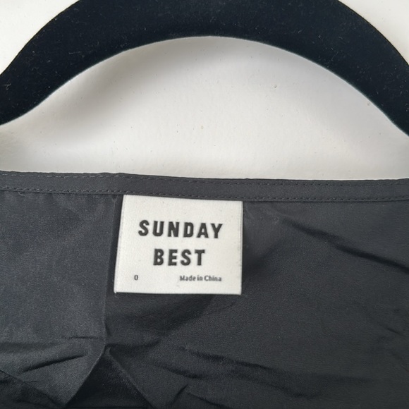 Aritzia Sunday Best Petal Top Black (0) - Picture 5 of 6